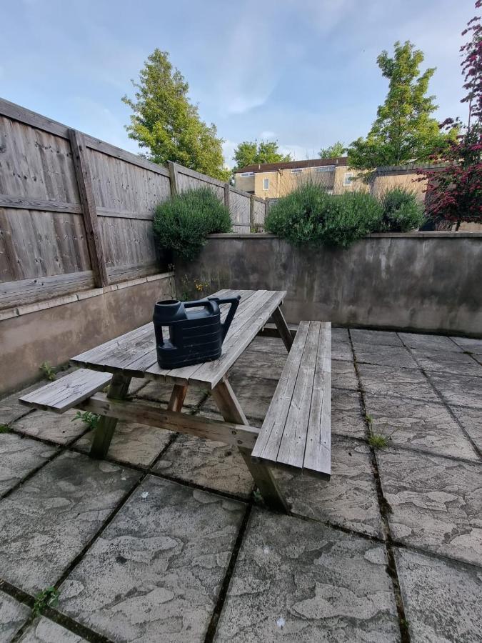 Private Rooms Bath Exterior photo